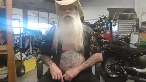 Snapshot of hogschlong63 chatting on 2, 11, 2025 Hogschlong63 online show from 2, 11, 2025