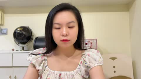 Snapshot of hola_sunflower chatting on 5, 7, 2026 amy online show from 5, 7, 2026