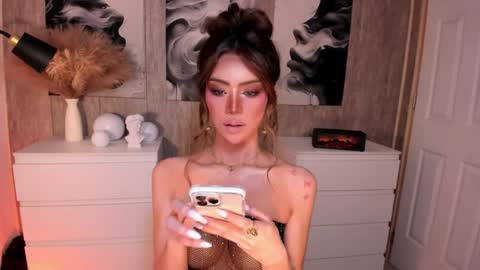 Snapshot of holee_laura chatting on 14, 5, 2026 Ms. Laura online show from 14, 5, 2026