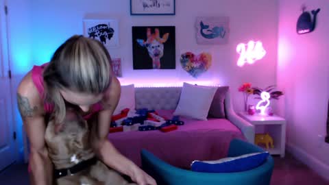 Holi Hurricane online show from 25, 1, 2025