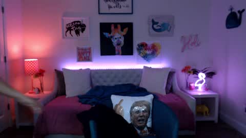 Holi Hurricane online show from 4, 3, 2025