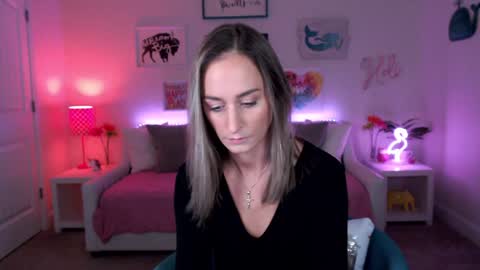 Holi Hurricane online show from 7, 10, 2025