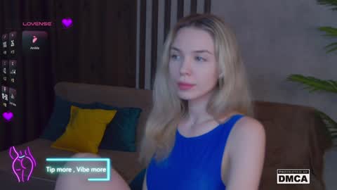 Snapshot of holl1would chatting on 28, 1, 2025 My social media links subscribe to support me online show from 28, 1, 2025