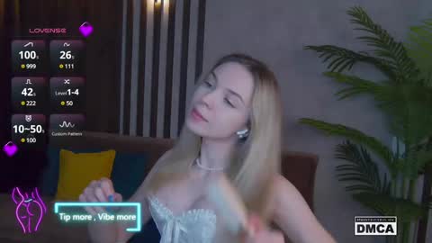 Snapshot of holl1would chatting on 15, 2, 2025 My social media links subscribe to support me online show from 15, 2, 2025