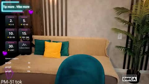 Snapshot of holl1would chatting on 18, 12, 2025 My social media links subscribe to support me online show from 18, 12, 2025