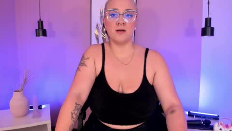 Hollie online show from 10, 9, 2025