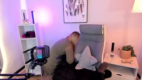 Hollie online show from 25, 3, 2026