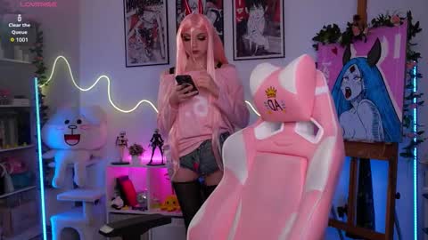 Snapshot of holliwould_ chatting on 12, 9, 2025 Holli online show from 12, 9, 2025