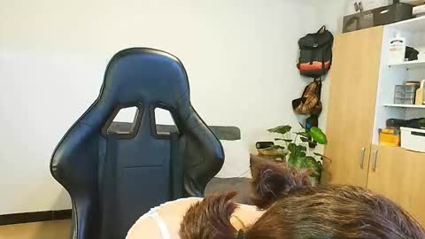 Holly and Honey online show from 26, 10, 2025