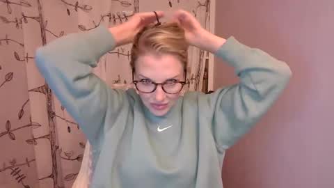 holly_bourbon online show from 31, 10, 2025