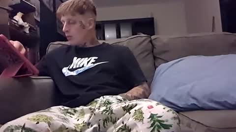 Snapshot of holly_dom_gore chatting on 16, 12, 2025 holly_dom_gore online show from 16, 12, 2025