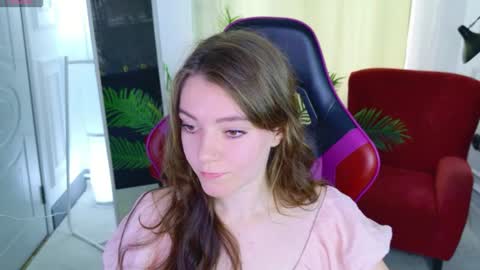 Snapshot of holly_kittenss chatting on 22, 7, 2026 Lana online show from 22, 7, 2026