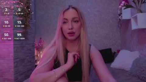 holly_molly8 online show from 14, 9, 2025