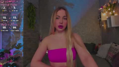 holly_molly8 online show from 14, 4, 2026