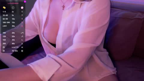 Snapshot of holly_molly_69 chatting on 18, 12, 2025 Molly online show from 18, 12, 2025