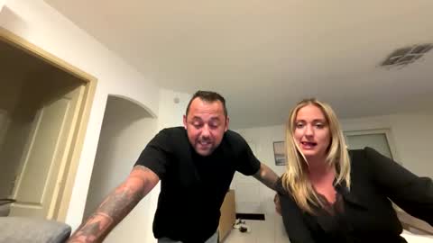 hollyandelon online show from 3, 2, 2026