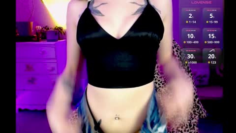 Snapshot of hollydiamond_ chatting on 16, 12, 2024 Holly online show from 16, 12, 2024