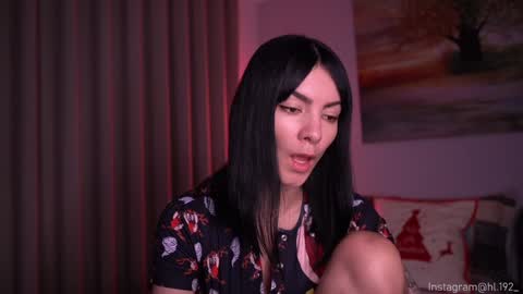 Snapshot of hollylinder_ chatting on 12, 12, 2024 Holly Linder online show from 12, 12, 2024