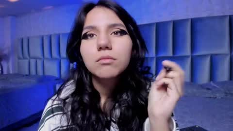 hollypeach_ online show from 8, 3, 2026