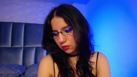 hollypeach_ online show from 16, 3, 2026