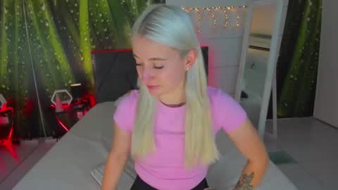 HollyTaillor online show from 11, 9, 2025