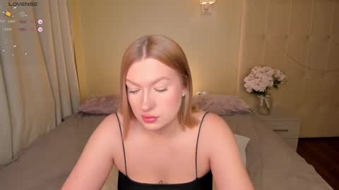 Snapshot of hollyylee chatting on 28, 1, 2025 Emma online show from 28, 1, 2025