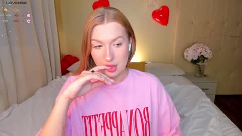 Snapshot of hollyylee chatting on 20, 2, 2025 Emma online show from 20, 2, 2025