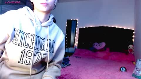 Snapshot of holy_juli2 chatting on 15, 12, 2025 Juli online show from 15, 12, 2025