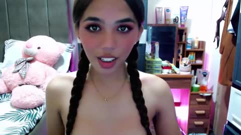 Snapshot of holy_molly1 chatting on 3, 11, 2025 holy_molly1 online show from 3, 11, 2025