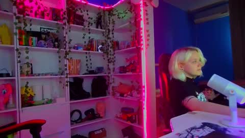 Snapshot of holy_rumi chatting on 22, 10, 2025 Rumi online show from 22, 10, 2025