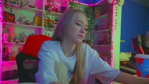 Snapshot of holy_rumi chatting on 11, 11, 2025 Rumi online show from 11, 11, 2025