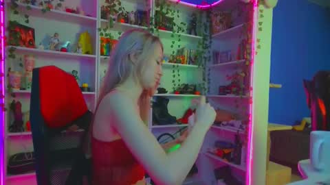 Snapshot of holy_rumi chatting on 18, 11, 2025 Rumi online show from 18, 11, 2025