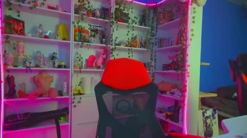 Snapshot of holy_rumi chatting on 21, 11, 2025 Rumi online show from 21, 11, 2025