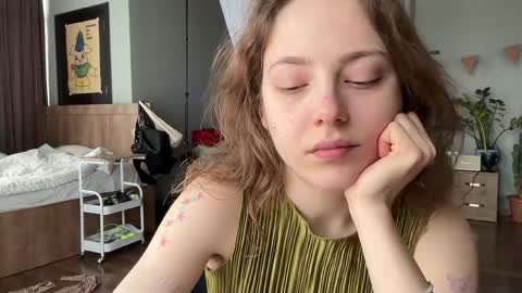 Snapshot of holydori chatting on 13, 5, 2026 dori not holy get my tg channel with link from description under last photo online show from 13, 5, 2026