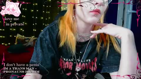 Snapshot of honelin chatting on 13, 2, 2025 Honelints boyblonde hair AsterMIntfemboybrown hair online show from 13, 2, 2025