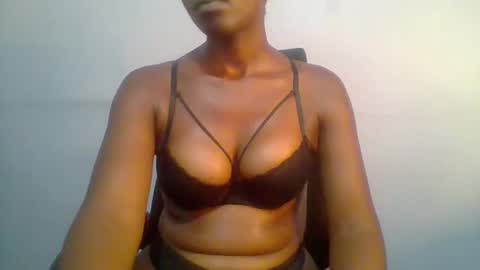honey_beb online show from 19, 2, 2025