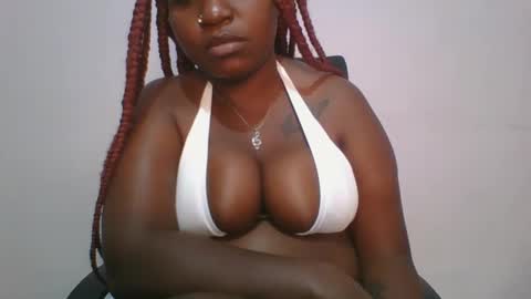 honey_beb online show from 5, 10, 2025