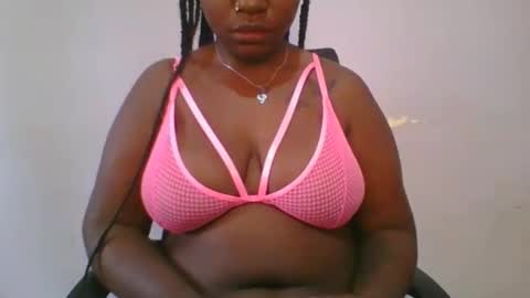 honey_beb online show from 4, 11, 2025