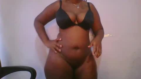 honey_beb online show from 5, 11, 2025