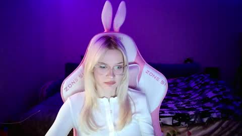 honey_bold online show from 4, 12, 2025