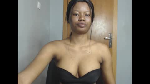 Snapshot of honey_juicydoll chatting on 16, 12, 2025 Sonia online show from 16, 12, 2025
