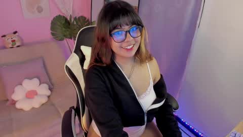Snapshot of honey_m0on chatting on 2, 6, 2026 Milenka online show from 2, 6, 2026