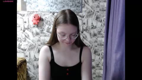 Snapshot of honey_mood chatting on 22, 12, 2024 Lina online show from 22, 12, 2024