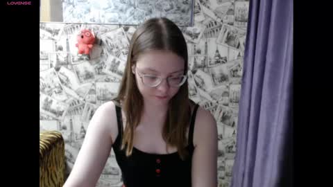 Snapshot of honey_mood chatting on 22, 12, 2024 Lina online show from 22, 12, 2024