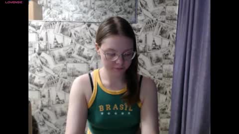 Snapshot of honey_mood chatting on 15, 1, 2025 Lina online show from 15, 1, 2025
