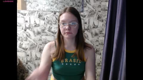 Snapshot of honey_mood chatting on 18, 1, 2025 Lina online show from 18, 1, 2025