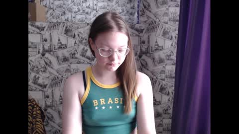 Snapshot of honey_mood chatting on 2, 3, 2025 Lina online show from 2, 3, 2025
