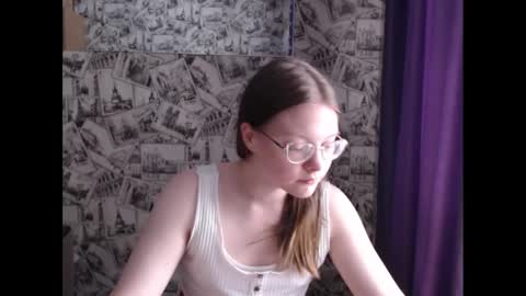 Snapshot of honey_mood chatting on 4, 3, 2025 Lina online show from 4, 3, 2025