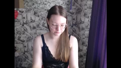 Snapshot of honey_mood chatting on 15, 9, 2025 Lina online show from 15, 9, 2025