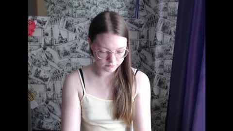 Snapshot of honey_mood chatting on 17, 9, 2025 Lina online show from 17, 9, 2025